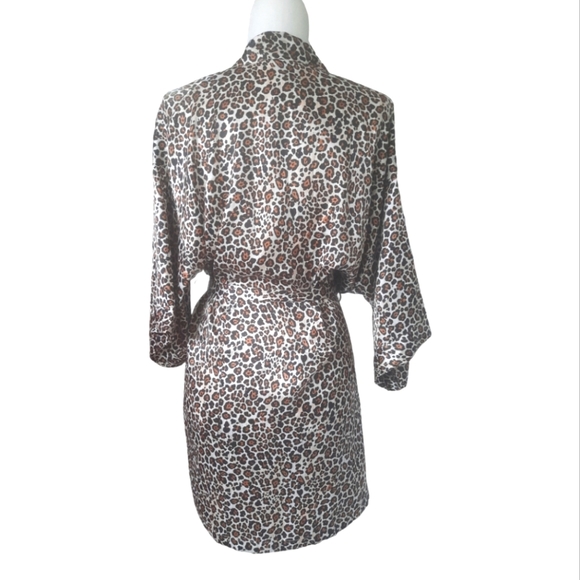 Victoria's Secret leopard print silky robe size small/medium - Picture 2 of 8